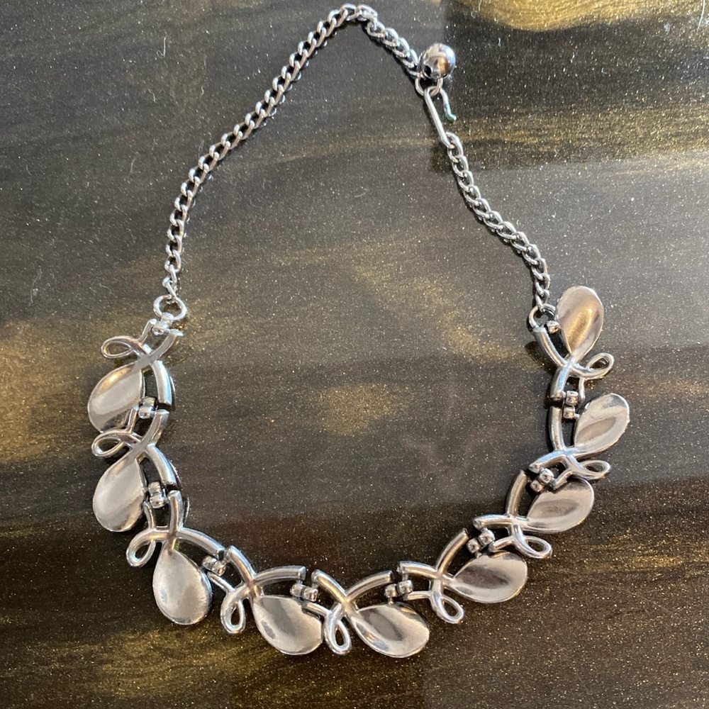Elegant Silver Women's Necklace
